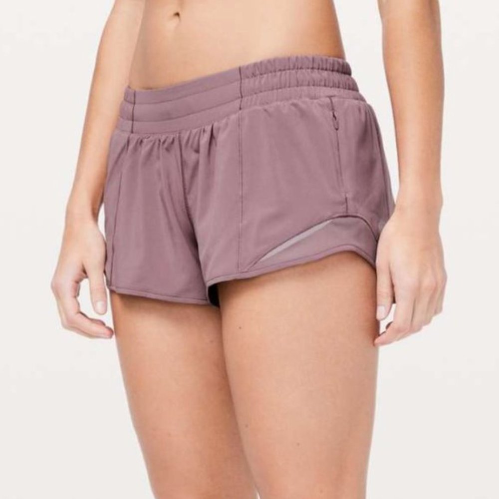 !!RARE!! LULULEMON HOTTY HOT 2.5 SHORTS SIZE 2